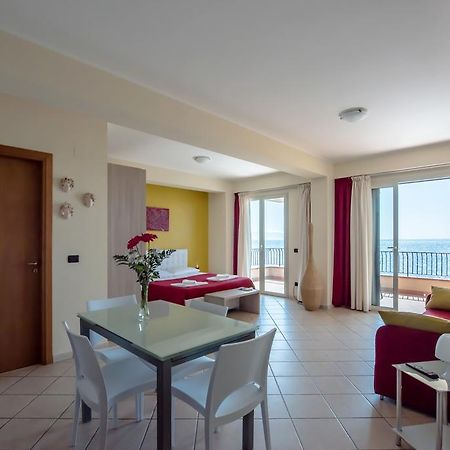 B&B La Sirena Santa Teresa Di Riva Buitenkant foto