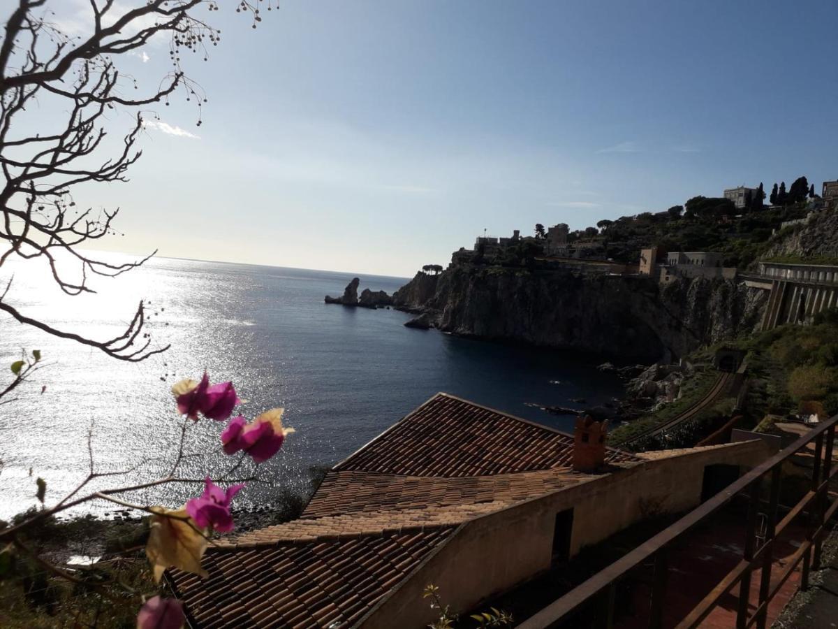 B&B La Sirena Santa Teresa Di Riva Buitenkant foto