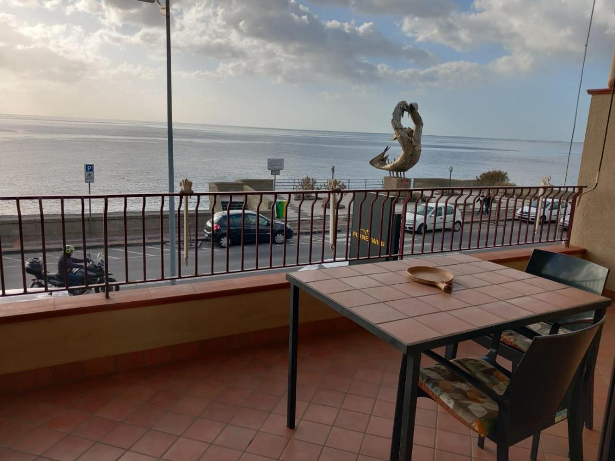 B&B La Sirena Santa Teresa Di Riva Buitenkant foto