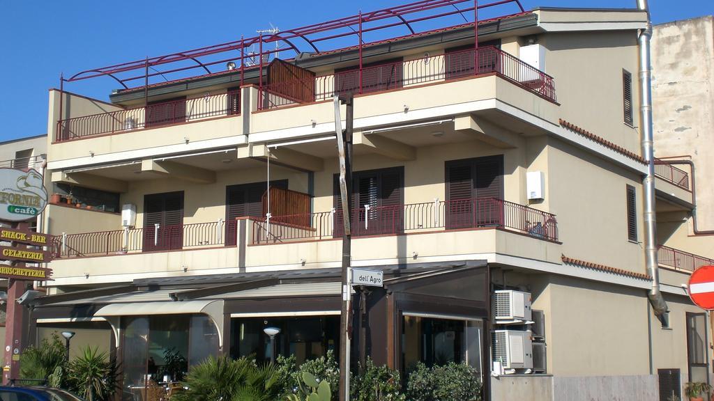 B&B La Sirena Santa Teresa Di Riva Buitenkant foto