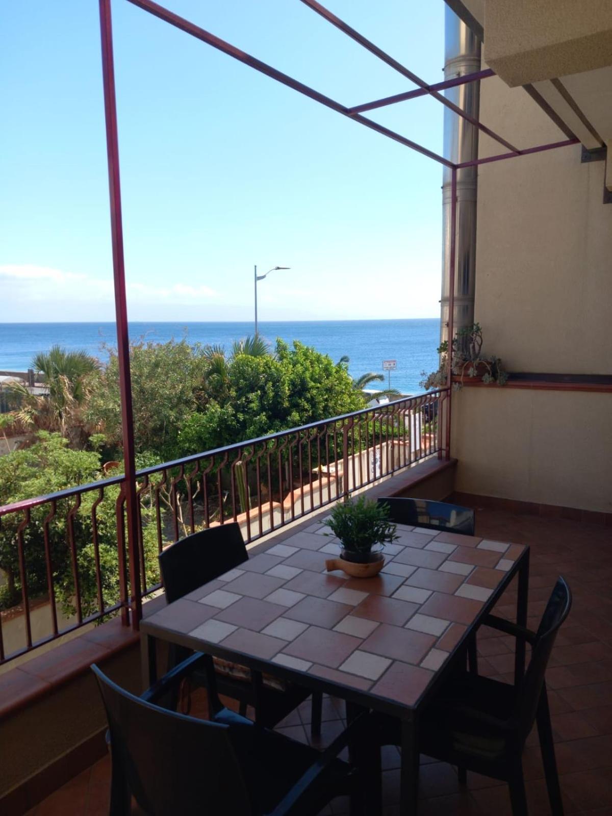 B&B La Sirena Santa Teresa Di Riva Buitenkant foto
