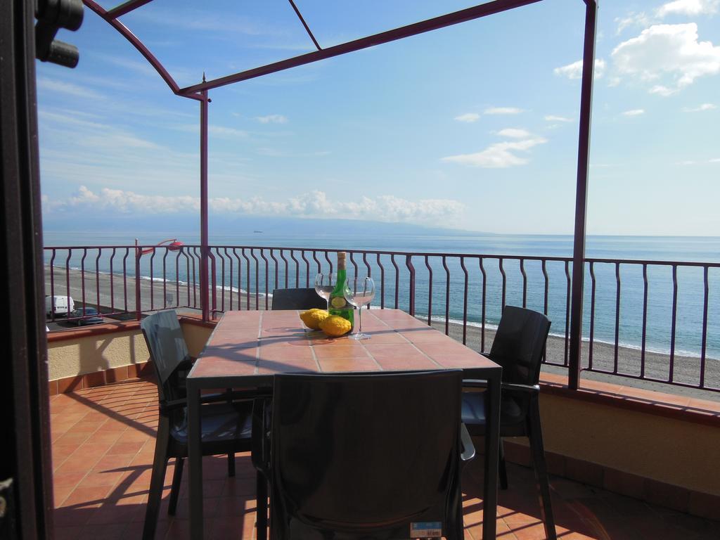 B&B La Sirena Santa Teresa Di Riva Buitenkant foto