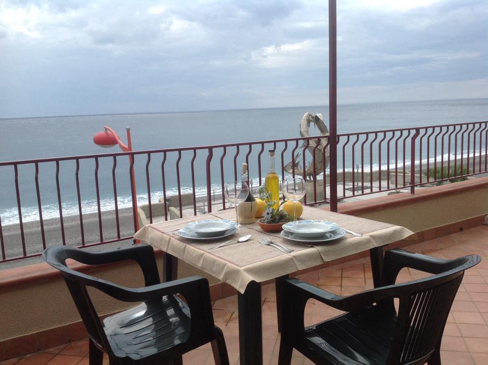 B&B La Sirena Santa Teresa Di Riva Buitenkant foto