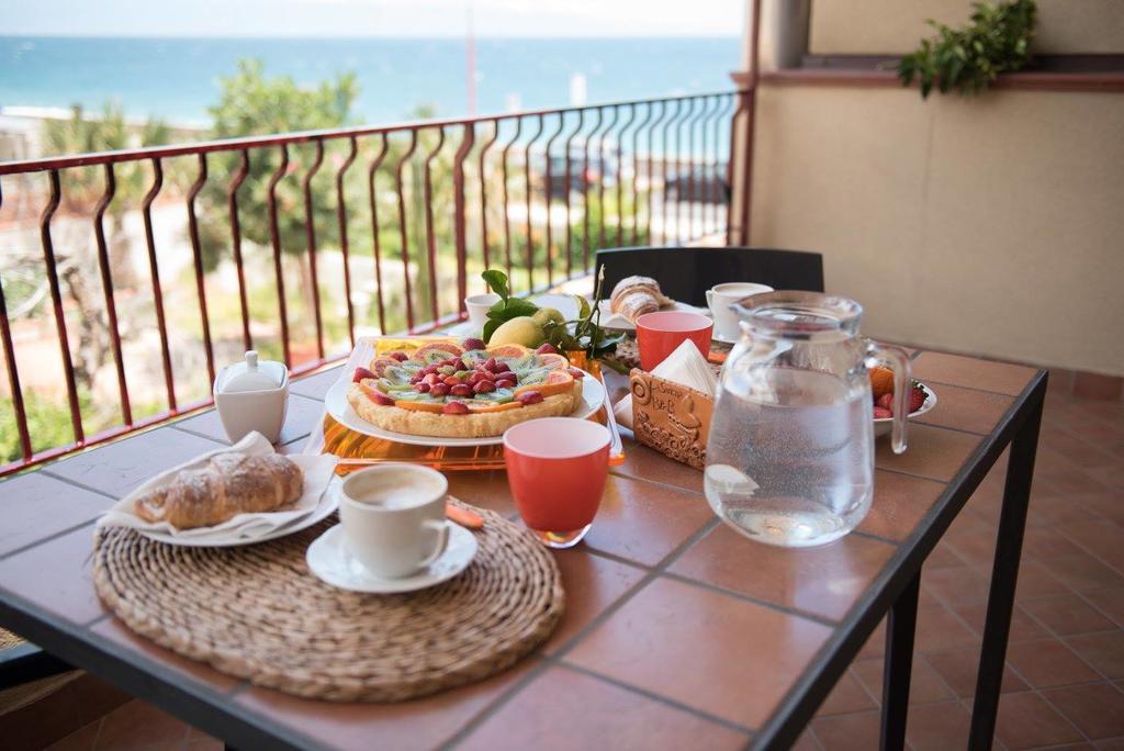 B&B La Sirena Santa Teresa Di Riva Buitenkant foto