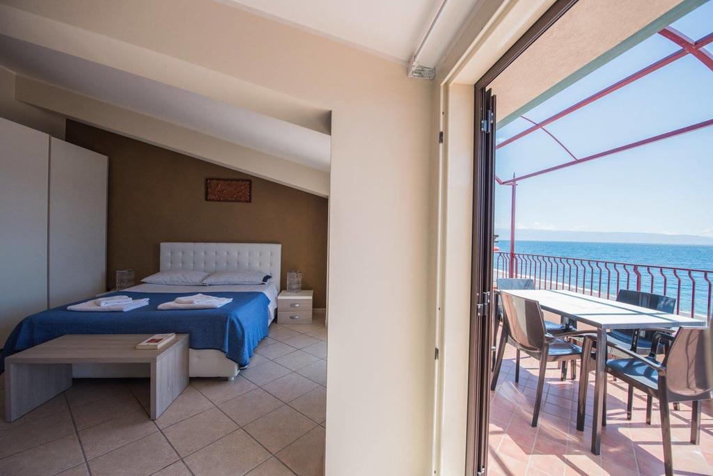 B&B La Sirena Santa Teresa Di Riva Buitenkant foto