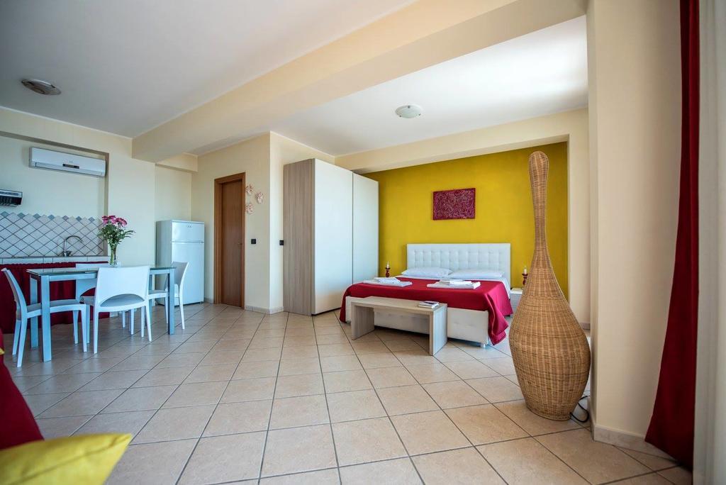 B&B La Sirena Santa Teresa Di Riva Buitenkant foto