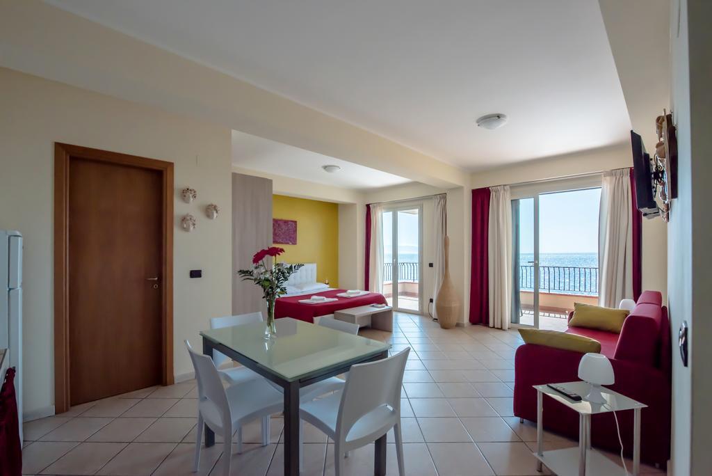 B&B La Sirena Santa Teresa Di Riva Buitenkant foto