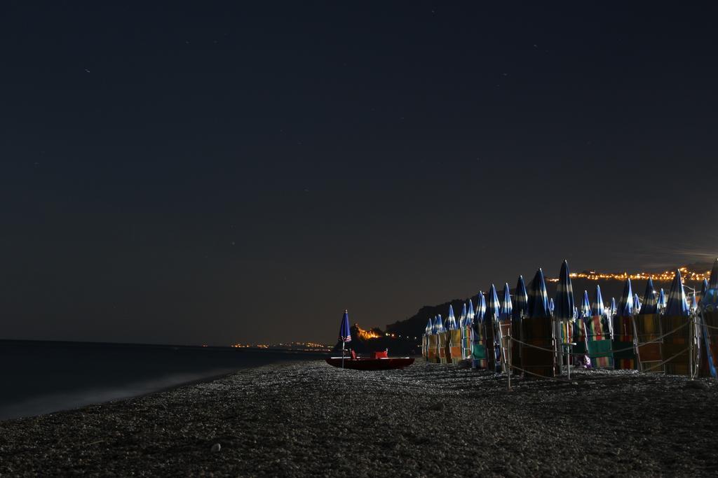 B&B La Sirena Santa Teresa Di Riva Buitenkant foto