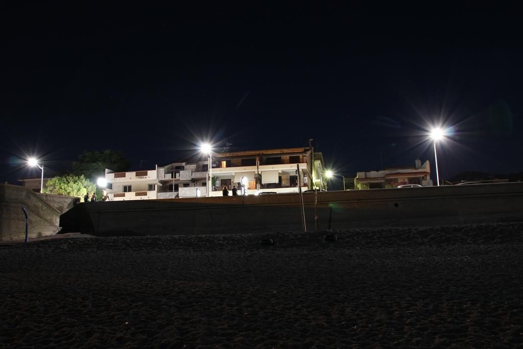 B&B La Sirena Santa Teresa Di Riva Buitenkant foto
