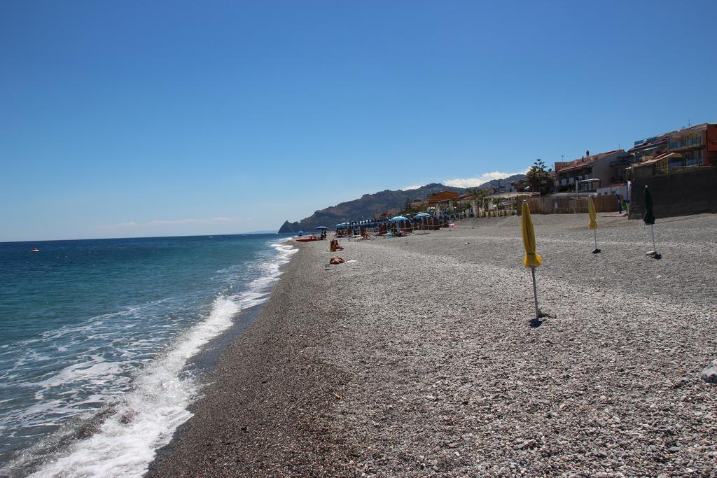 B&B La Sirena Santa Teresa Di Riva Buitenkant foto