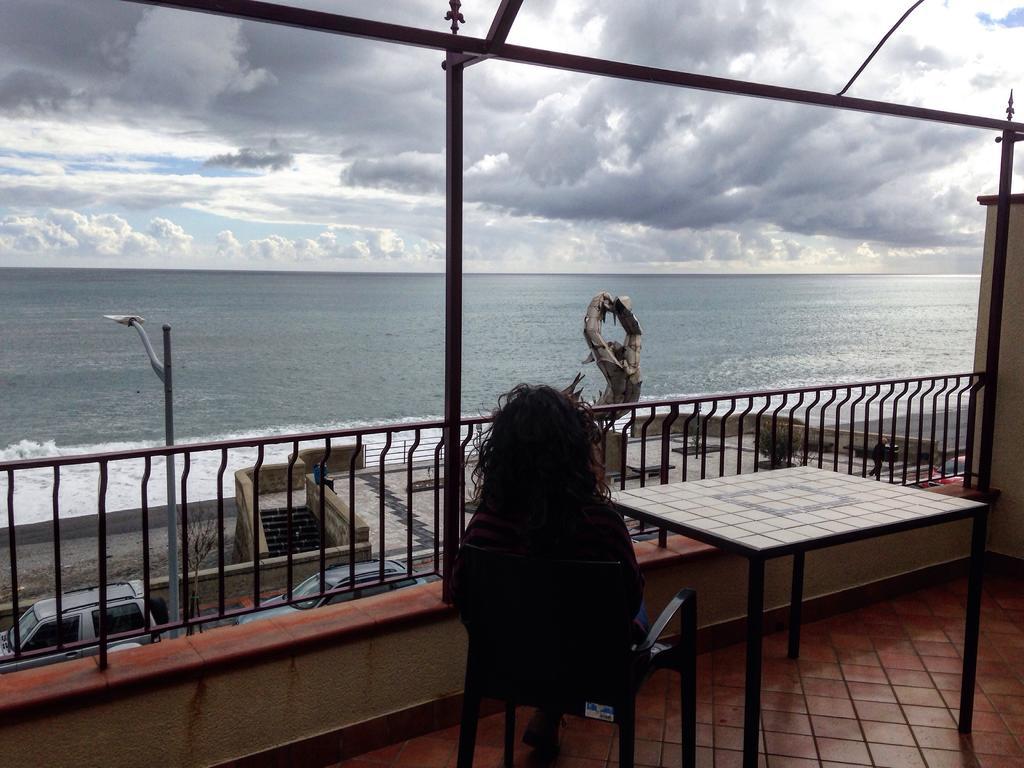 B&B La Sirena Santa Teresa Di Riva Buitenkant foto