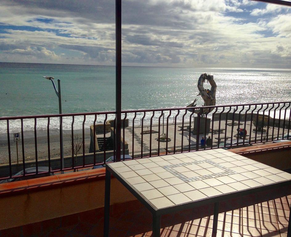B&B La Sirena Santa Teresa Di Riva Buitenkant foto