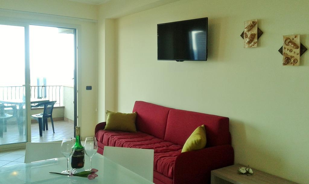 B&B La Sirena Santa Teresa Di Riva Buitenkant foto